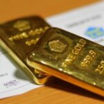 Orang Indonesia Lebih Nyaman Investasi Emas Daripada Saham