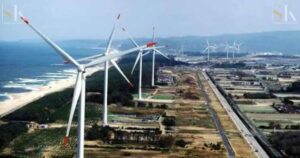 Pantai “Futuristik”: Turbin Angin Berdansa dengan Laut Selatan