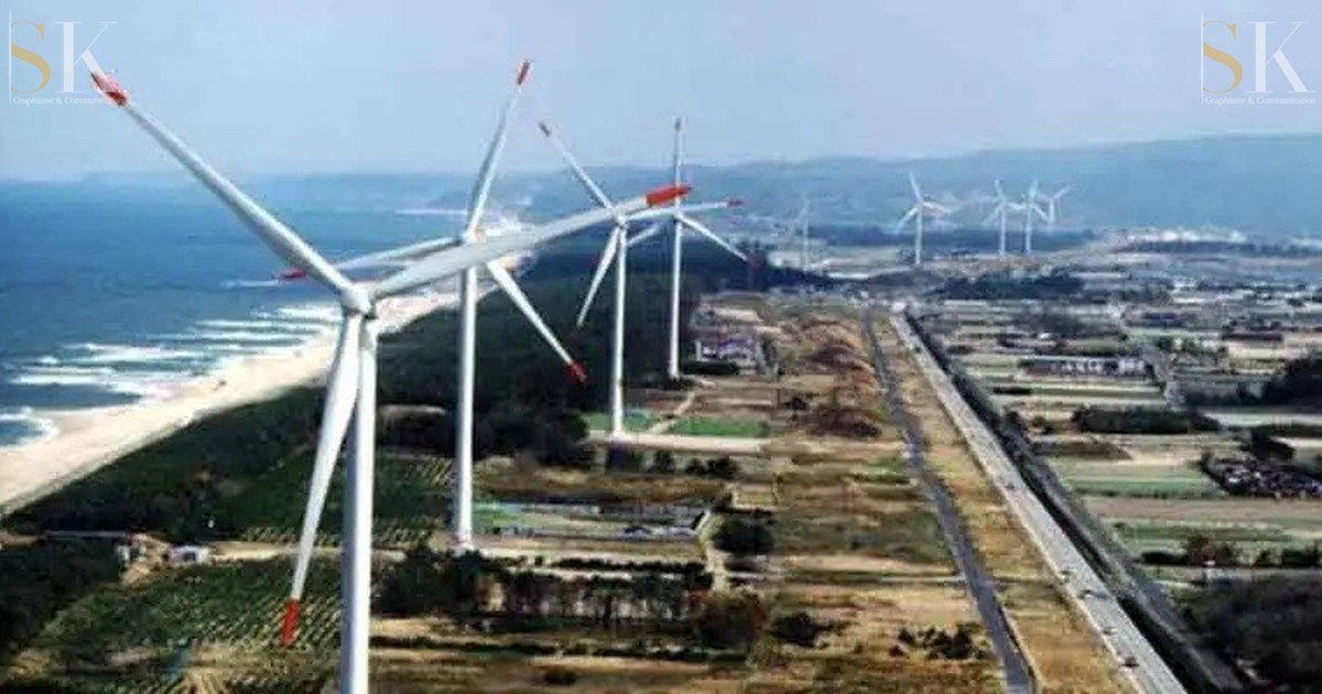 Pantai “Futuristik”: Turbin Angin Berdansa dengan Laut Selatan