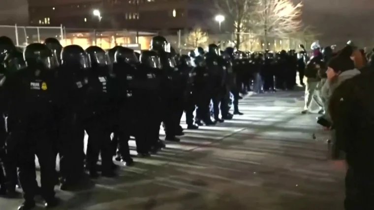 Garda Nasional dikerahkan, Minneapolis jadi medan perang