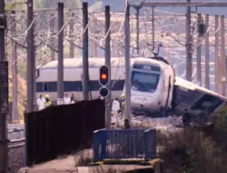40 tewas dalam kecelakaan kereta cepat di Spanyol