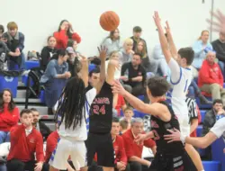 Pertahanan Mansfield Christian Bungkam Crestline di Laga Krusial MBC