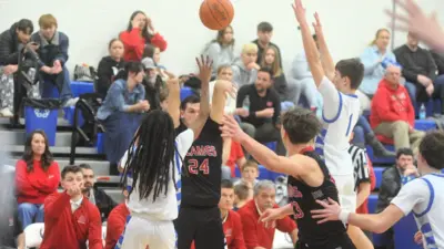 Pertahanan Mansfield Christian Bungkam Crestline di Laga Krusial MBC