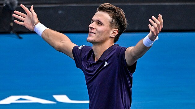 Menšík juara lagi di Auckland, selamatkan set point dengan ace killer