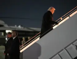 Air Force One berbalik karena masalah listrik ringan