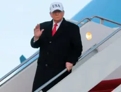Air Force One kembali karena masalah listrik setelah lepas landas dengan Trump