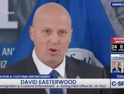 Demonstran tuding pendeta sebagai agen ICE