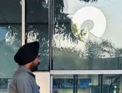 Futures Wall Street ambrós, dolar melemah karena ancaman tarif AS