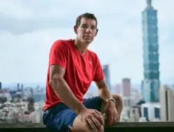 Hidup Berhadapan Alex Honnold Saat Taklukkan Taipei 101 di Netflix