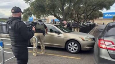 Gubernur Abbott: Migran Serang Agen ICE, Penjahat!