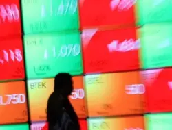 IHSG anjlok 1,36% ke 9.010, analis sebut dua faktor penyebab