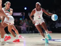 Jackie Young tak terhentikan saat Laces kalahkan Rose dalam duel epik