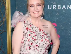 Kabar Kesehatan Colleen Hoover di Tengah Perjuangan Kankernya