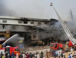 Korban tewas kebakaran mal di Karachi capai 11, pencarian 60 orang terus berlangsung