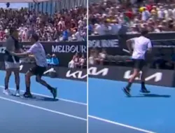 Luciano Darderi nomor 22 dunia lari keluar lapangan usai menang di Australian Open