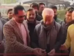 Menteri Pertahanan Pakistan diejek buka toko makan malam dengan syarat harus menang