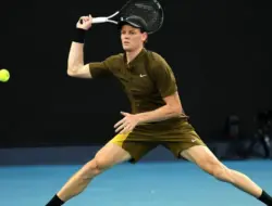 Pakaian Jannik Sinner di Australia Open jadi sorotan
