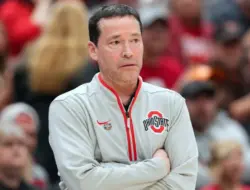 Pelatih Kevin McGuff dan TCU bernyanyi untuk Chance Gray