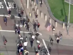 Protes Anti-Trump di Los Angeles Ganggu Perayaan Kemerdekaan AS