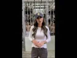 Siswa hancurkan bus Barbie dalam aksi MAGA