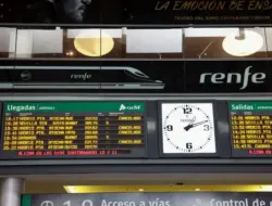 Spanyol gunakan alat berat cari korban tewas kecelakaan kereta api