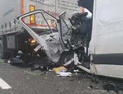 Terminator di Brno: Tabrak Truk Paksa, Keluar dengan Tenang