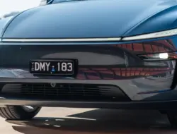 Tesla Daftarkan Fitur Self-Driving di AS, Belum Ada di Australia