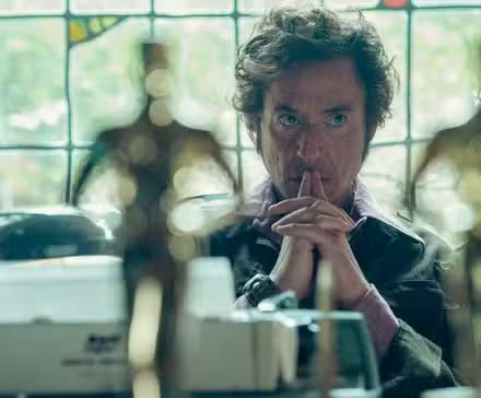 Manajer Malam: Permata Tersembunyi John le Carré yang Wajib Kamu Tonton