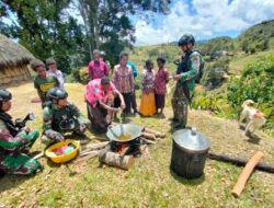 Satgas Yonif Mekanis 203/AK Sukses Laksanakan Program Babinsa Masuk Dapur