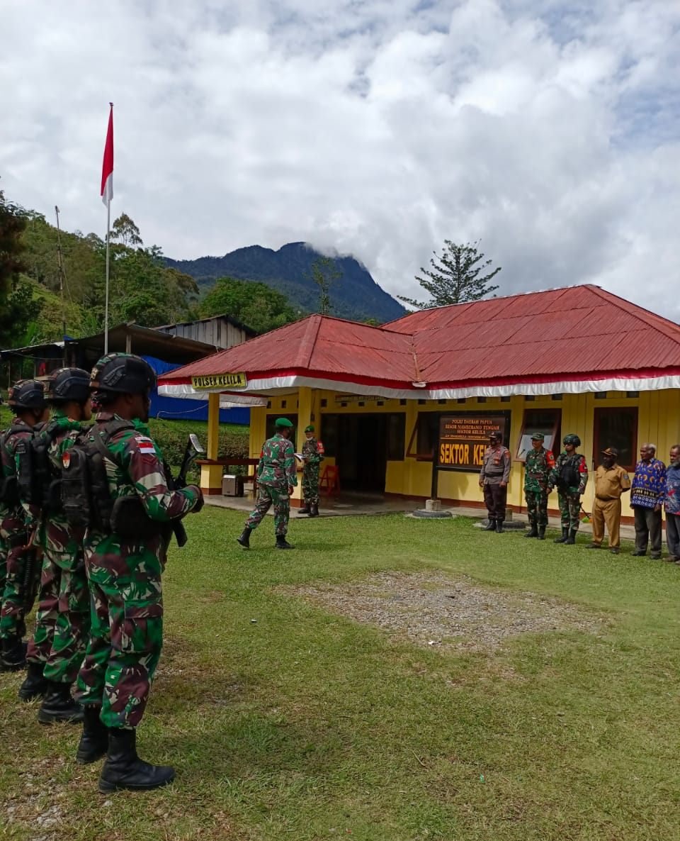 Sinergi TNI-Polri Jaga Keamanan Malam Tahun Baru, Satgas Yonif 751/VJS Gelar Apel Gabungan
