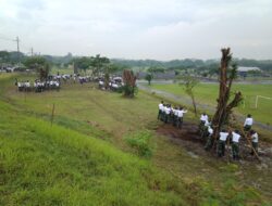 Marinir dan Awak Media Tancapkan Beringin Raksasa Secara Kolosal