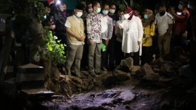 Tiga Jembatan Putus di Magetan, Mensos Tri Rismaharini Tinjau Lokasi