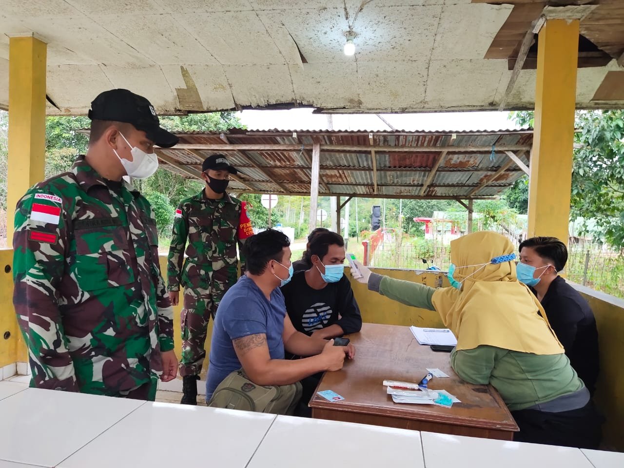 Yonif 642 Amankan Delapan PMI Nonprosedural di Perbatasan RI-Malaysia