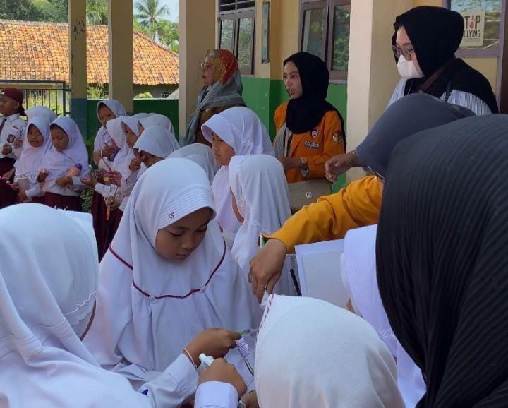 Mahasiswa KKM UPG dan Puskesmas Sosialisasikan Kesehatan Gigi ke Siswa SD