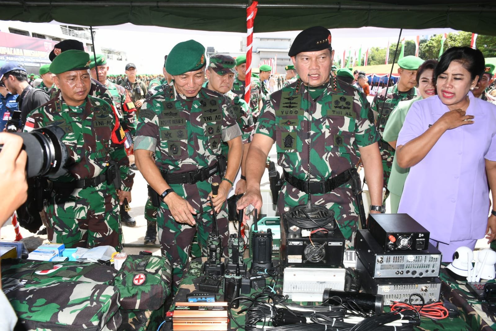 Panglima TNI Lepas Keberangkatan Yonif 721 dan 623 untuk Operasi Pamtas RI-PNG