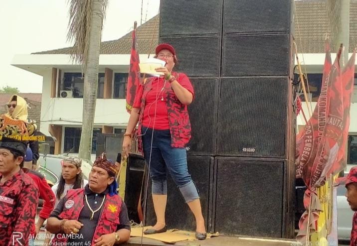 Ratusan Massa Aksi Digeruduk Kantor BRI Cabang Serang