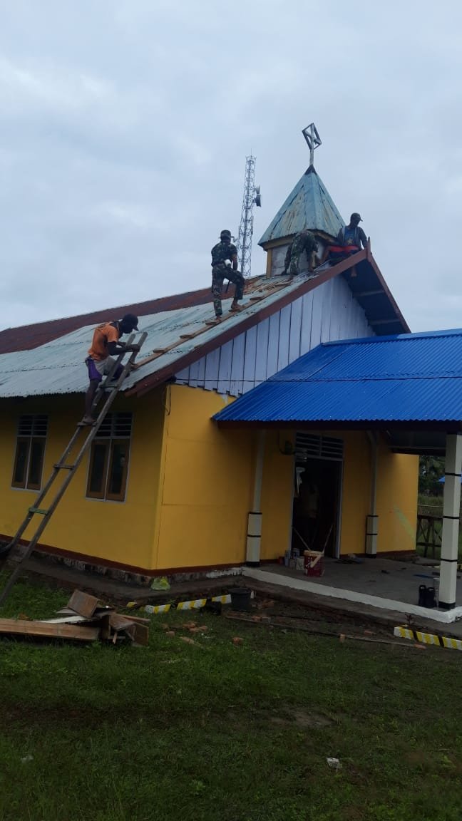 Rehab Gereja Yonif 757 Agar Masyarakat Papua Lebih Nyaman Beribadah