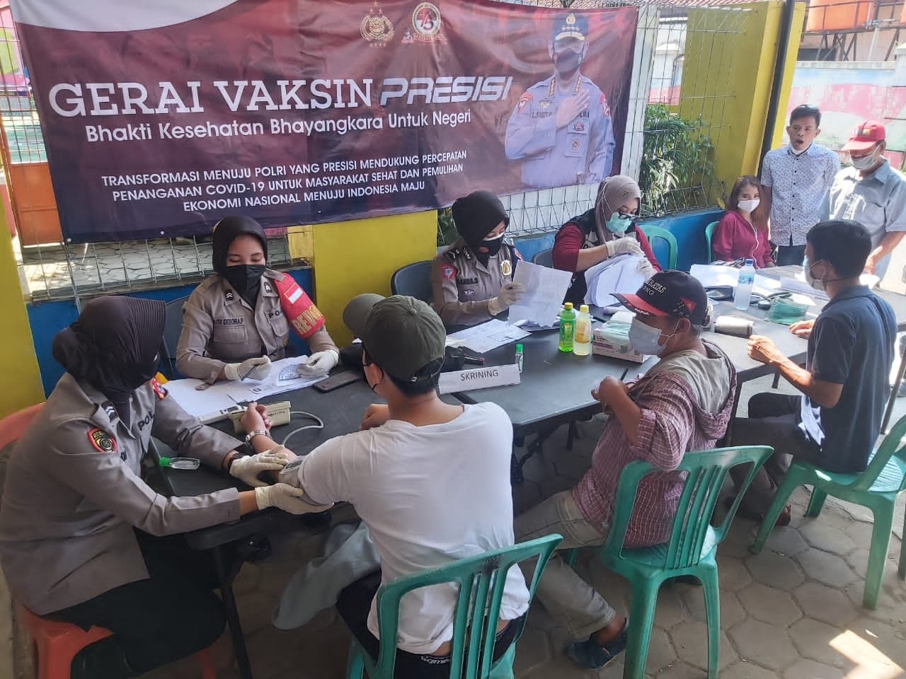 PPKM Darurat Hari Ketujuh, Polda Banten Vaksinasi 1711 Warga