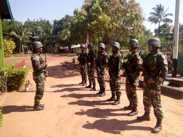 Satgas Yonif 411 Kostrad Patroli Simpatik dan Layani Kesehatan di Bivak Warga