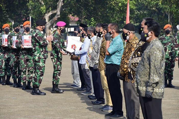 TNI Gelar Bakti Sosial Sambut Peringatan HUT ke-76