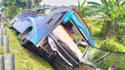 Viral Video Kecelakaan Bus Rombongan Perangkat Desa Tiga Kecamatan di Serang