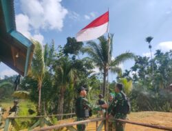 Satgas Yonif 126/KC Kibarkan Bendera Merah Putih di Perbatasan Papua HUT RI ke-77