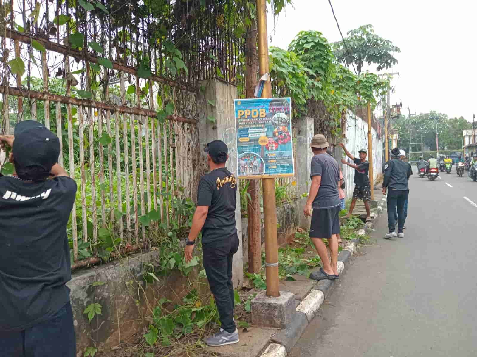Pararaja Indonesia dan SKOP Bersihkan Jalan Siliwangi dan Pemuda Sambut Ramadhan 1446 H