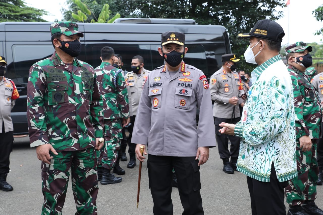 Panglima TNI Tinjau Vaksinasi Massal di Kampung Budaya Betawi