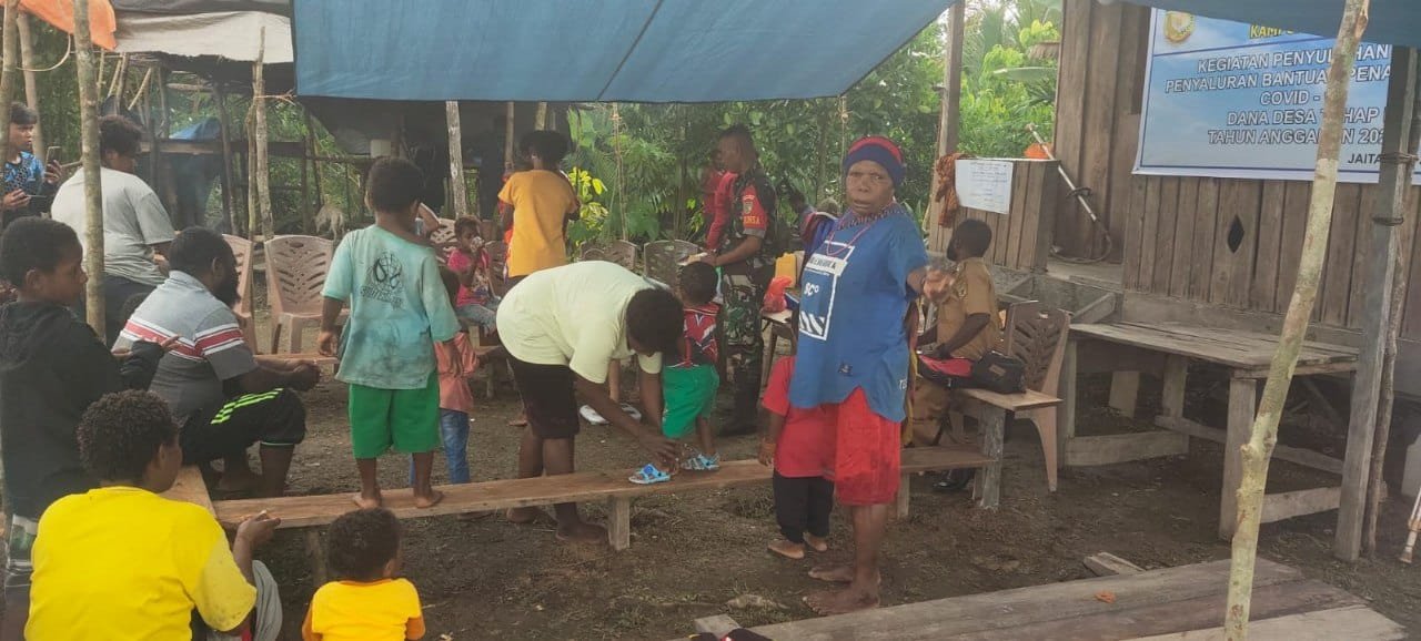 Babinsa Koramil Agimuga Dampingi Posyandu untuk Kesehatan Ibu dan Balita