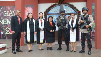 Brimob Kaltim Laksanakan Pengamanan Maksimal di Gereja Natal