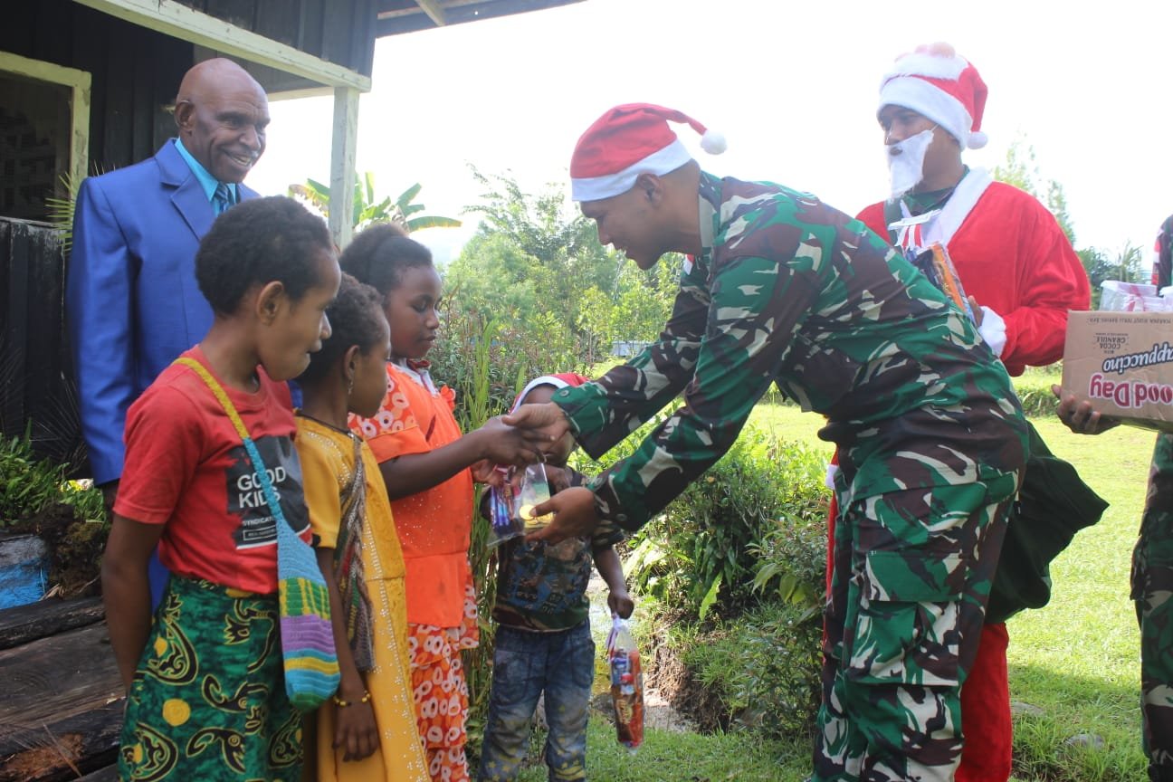 Santa Claus 142 Hadir di Yalimo Papua dengan Kejutan Natal Spesial