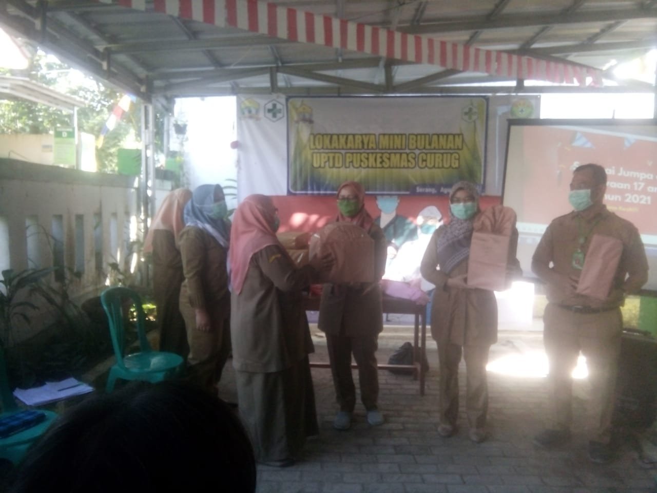 Lokakarya Bulanan dan Penghargaan HUT RI ke-75 di Puskesmas Curug