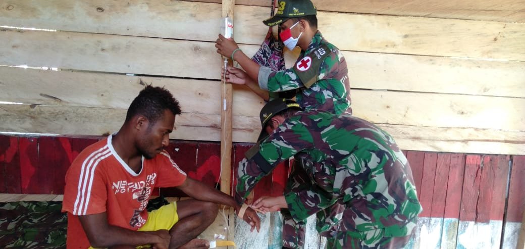 Pemuda Malaria Dibantu Tim Satgas Yonif 413 Kostrad