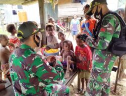 Yonif MR 413 Kostrad Mulai Tahun Baru dengan Pengobatan Keliling di Perbatasan RI-PNG